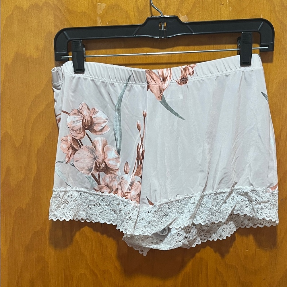 Body Touch Floral Lace Pajama Set with Robe - Picture 3 of 12